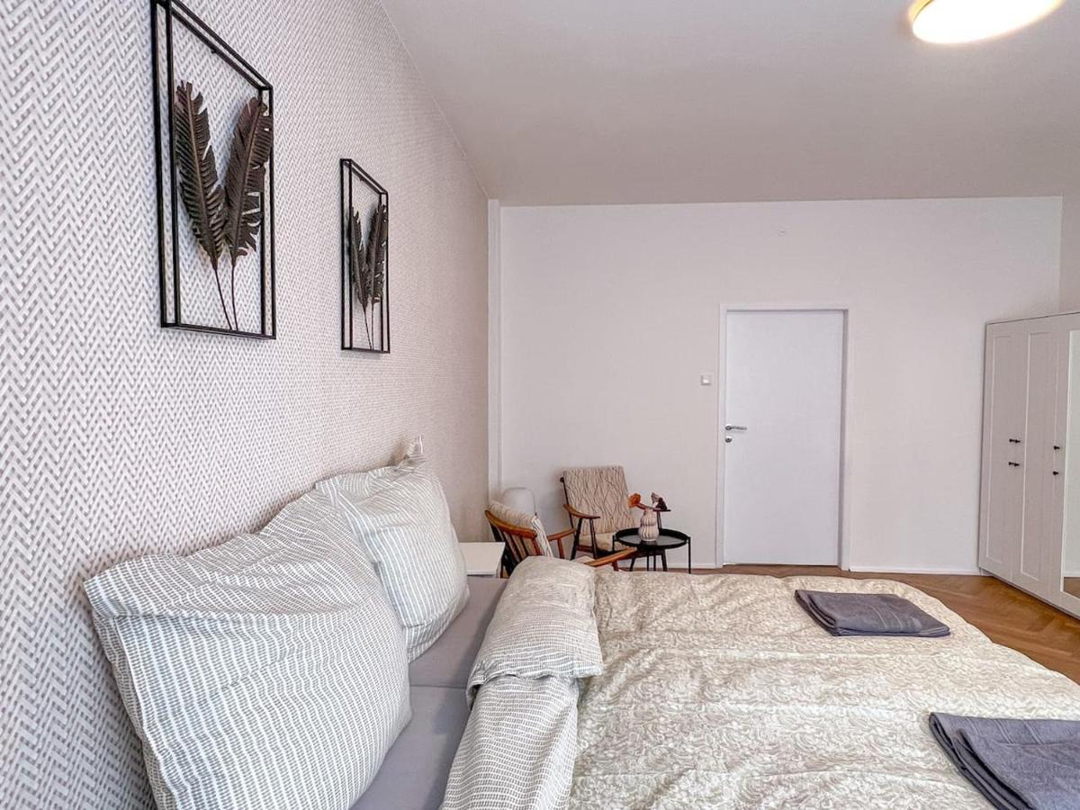 96M2 Of Comfort And Style: 4Bd Apartment In Old Town Bratislava Extérieur photo