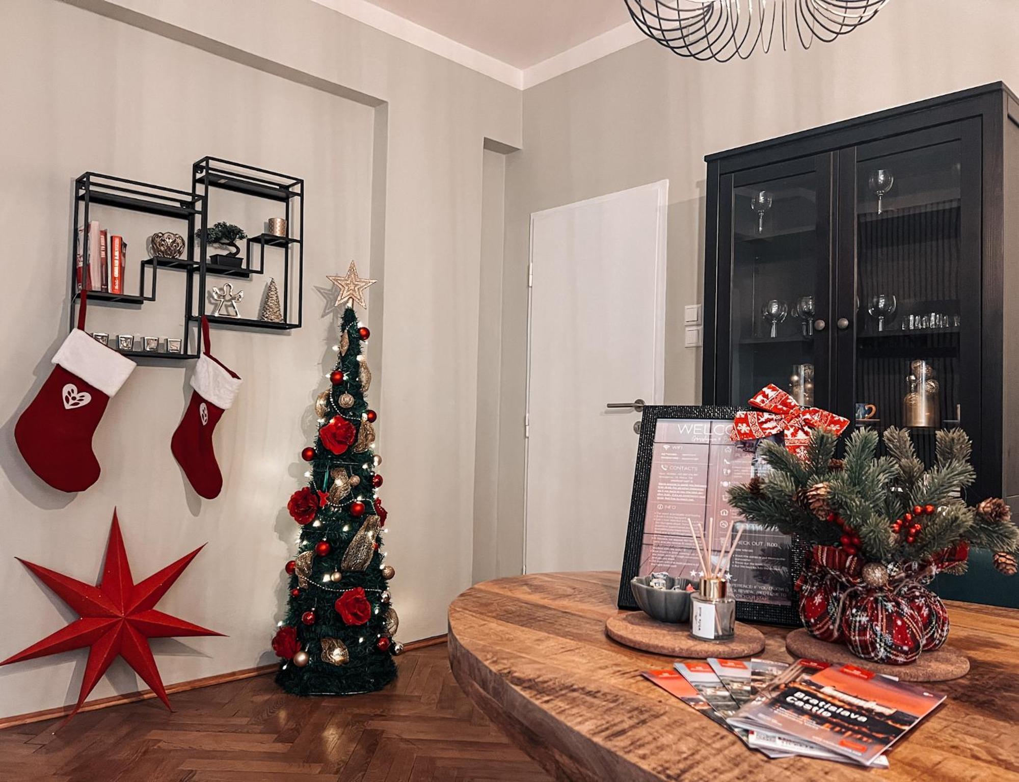 96M2 Of Comfort And Style: 4Bd Apartment In Old Town Bratislava Extérieur photo